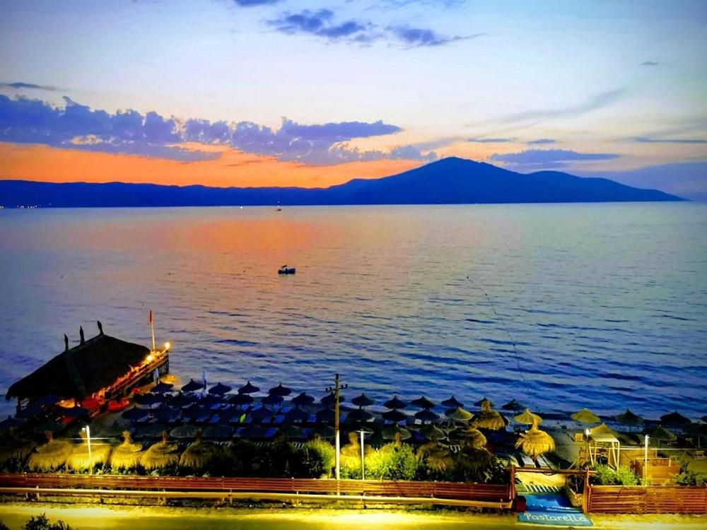 Pastarella Beachfront Resort Orikum Bagian luar foto