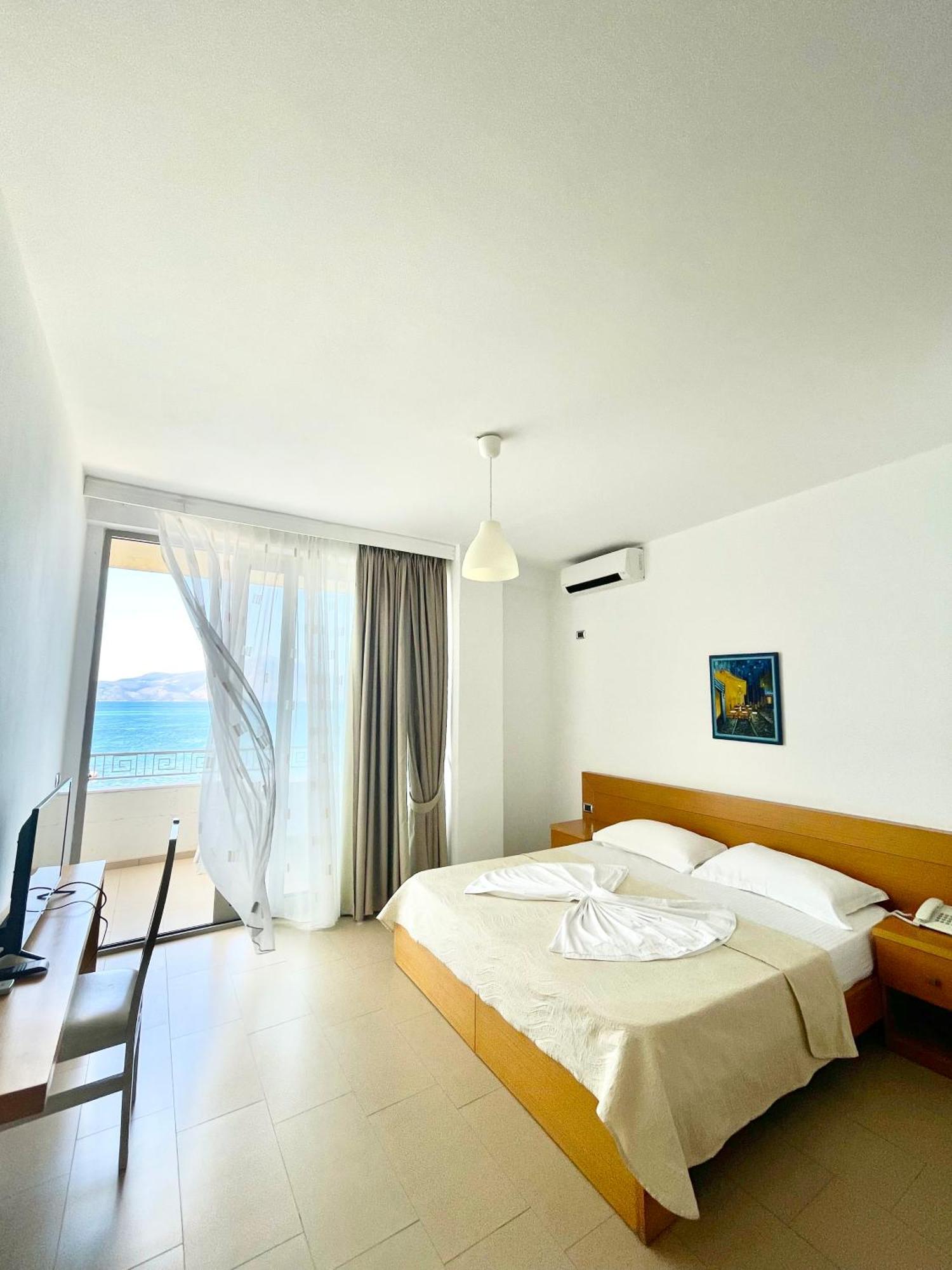 Pastarella Beachfront Resort Orikum Bagian luar foto